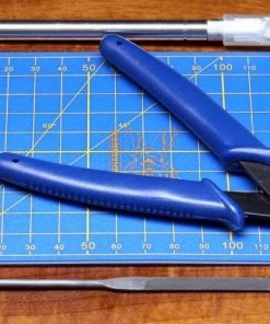 Hareline Cutting Board With Tool Set